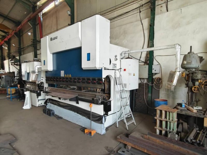 JUGAO's after-sales team successfully completed bending machine installation and training in Kirkuk, Iraq, receiving unanimous praise from the customer's workers.