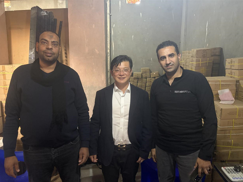 JUGAO kooperiert mit dem ägyptischen Unternehmen AL Fahd, um eine intelligente Produktionslinie für metallene Wohnaccessoires aufzubauen
