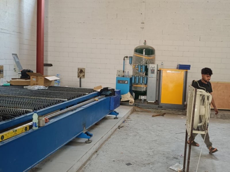 JUGAO's after-sales team arrived in Dammam, Saudi Arabia, and the mechanical installation of the 30,000-watt laser cutting machine was successfully completed.