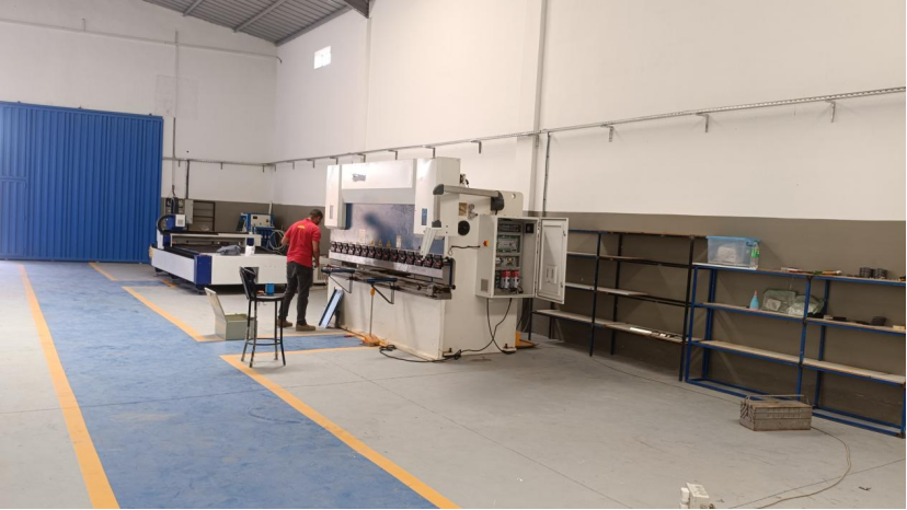 JUGAO's after-sales team traveled to Agadir, Morocco to complete installation training for bending machines and laser cutting machines.