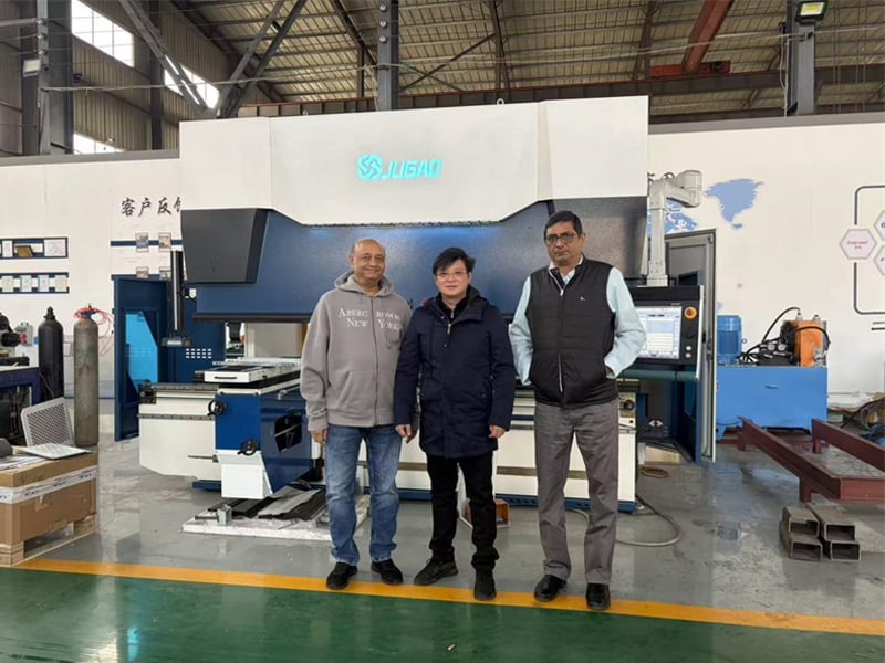 PALAK Kenya, an elevator manufacturer from Kenya, visited JUGAO and made a bulk purchase of multiple series of intelligent sheet metal processing equipment.