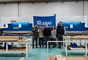 JUGAO CNC MACHINE JIANGSU CO LTD riaditeľ pre predaj na juhos Americký trh úspešne navštívil Španielsko s cieľom zhlbniť spoluprácu so zákazníkmi