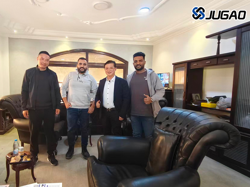 JUGAO CNC MACHINE besucht DEICO Engineering in Ägypten, um eine vertiefte Zusammenarbeit zu erörtern