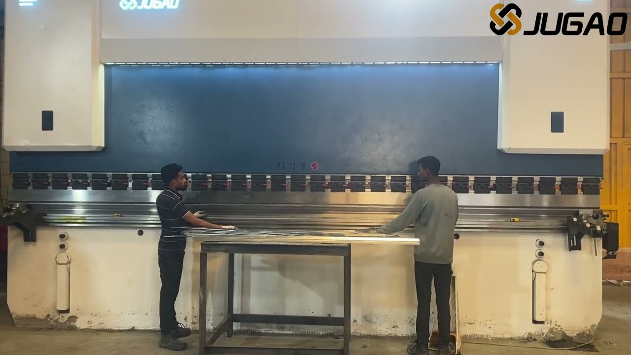 Jugao membantu pelanggan Saudi untuk secara efisien memasukkan mesin bending ke dalam produksi