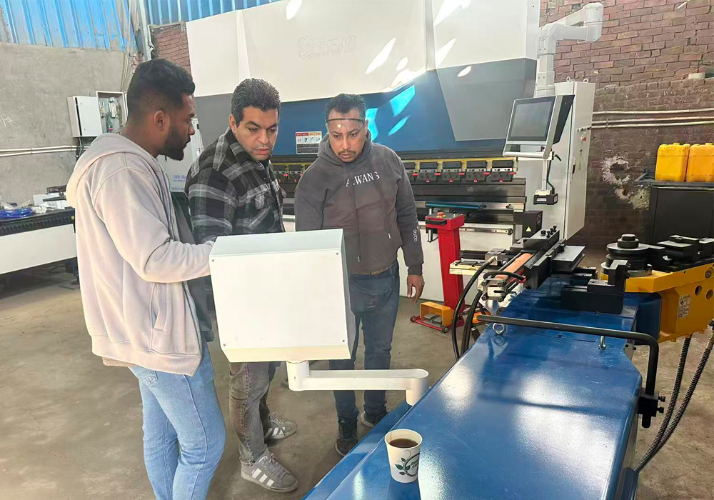 JUGAO CNC-pijpbuigmachine: On-site training in Egypt succesvol afgerond