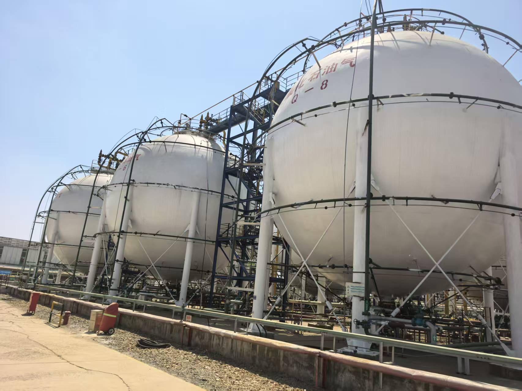 wuxi-wanrong-hosts-clients-to-inspect-operational-c3c4-gas-separation-equipment2.jpg
