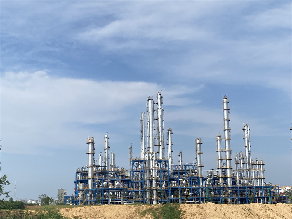 https://shopcdnalpha.grainajz.com/category/458146/3825/7ccc7647f282f5f0be6db31f029c5357/crude%20oil%20refinery.jpg