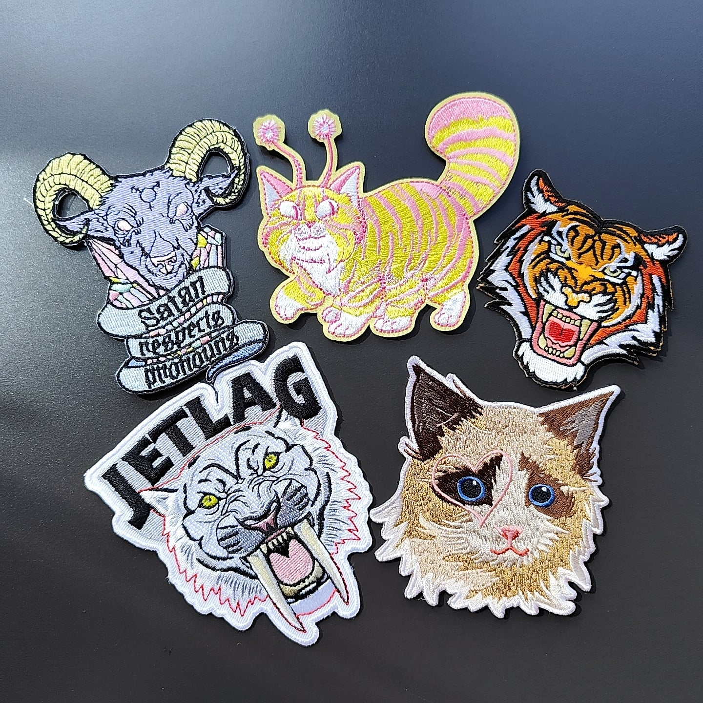 Wholesale Custom Woven Embroidery 3D Logo Applique Embroidered Patch Iron On Sew On Patches For Clothing