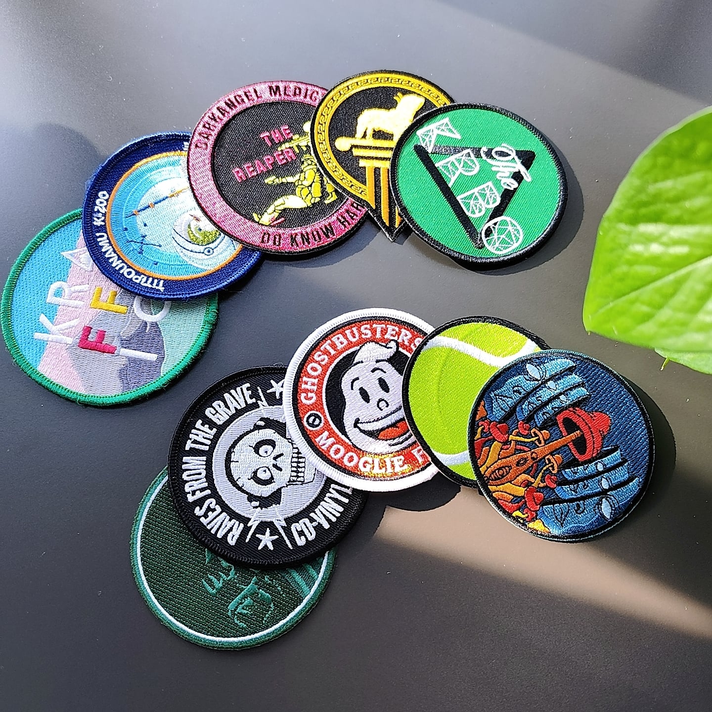Wholesale Custom Woven Embroidery 3D Logo Applique Embroidered Patch Iron On Sew On Patches For Clothing