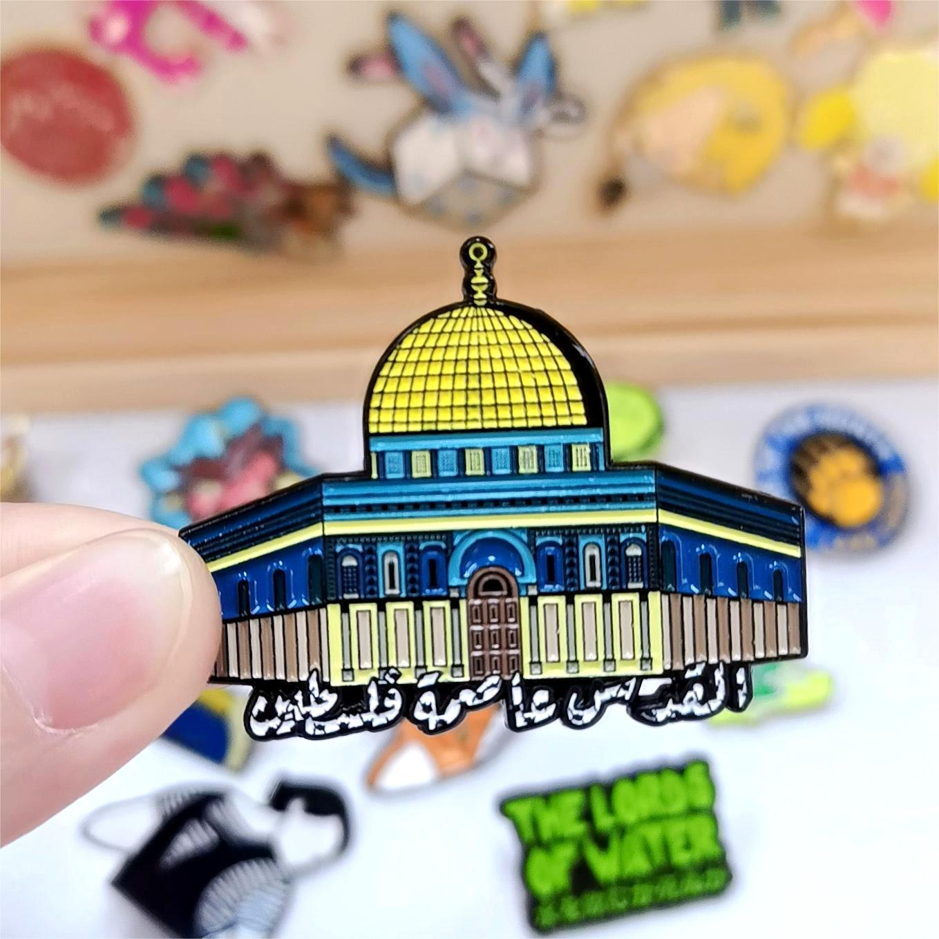 Factory Custom Fashion Cute Flower Cat Dog Bird Small Details Glitter Metal Pins Logo Badges Hard Soft Enamel Pins Lapel Pins