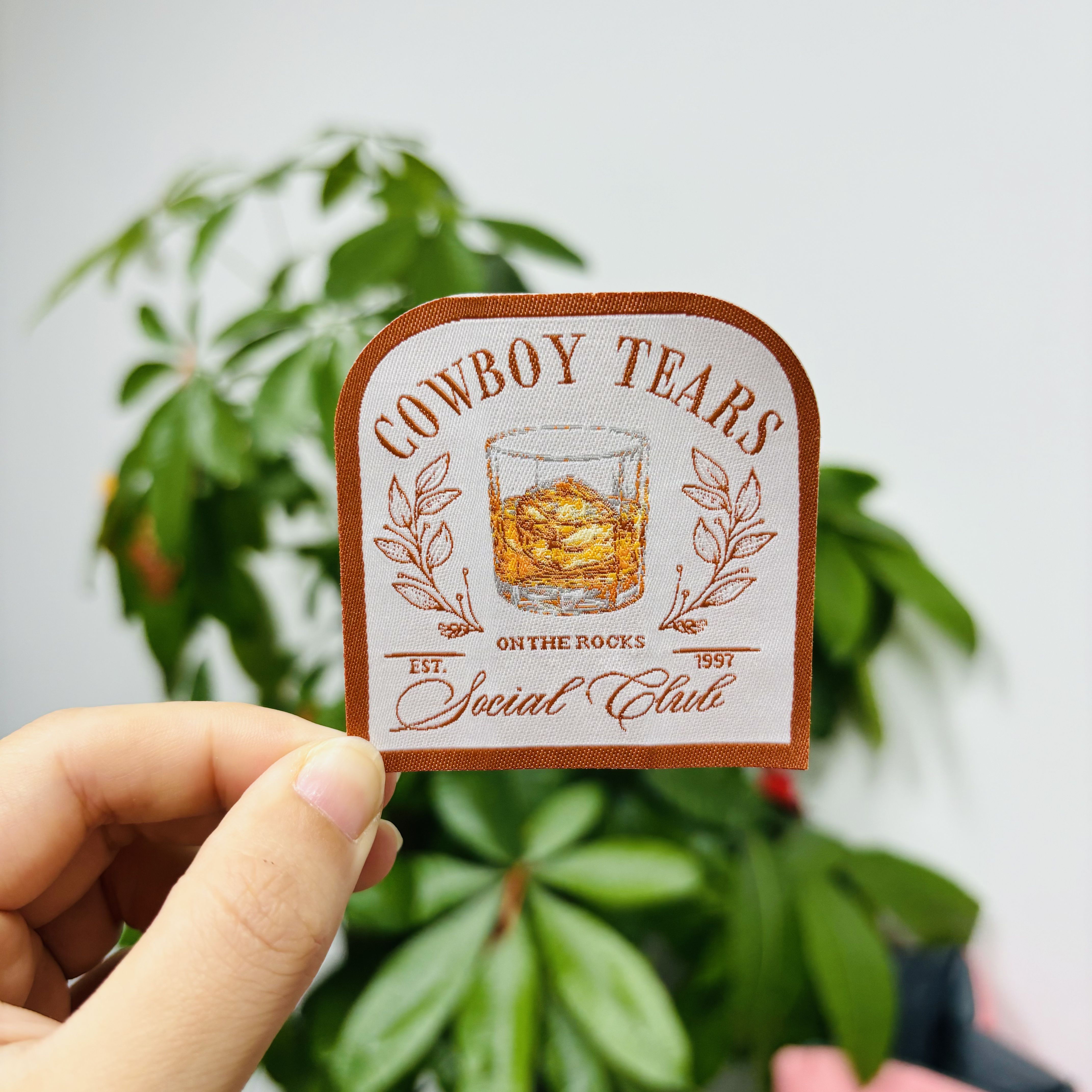 Niestandardowy naklejany odznaczeniowy emblemat z logo marki, tkanina do ubrań