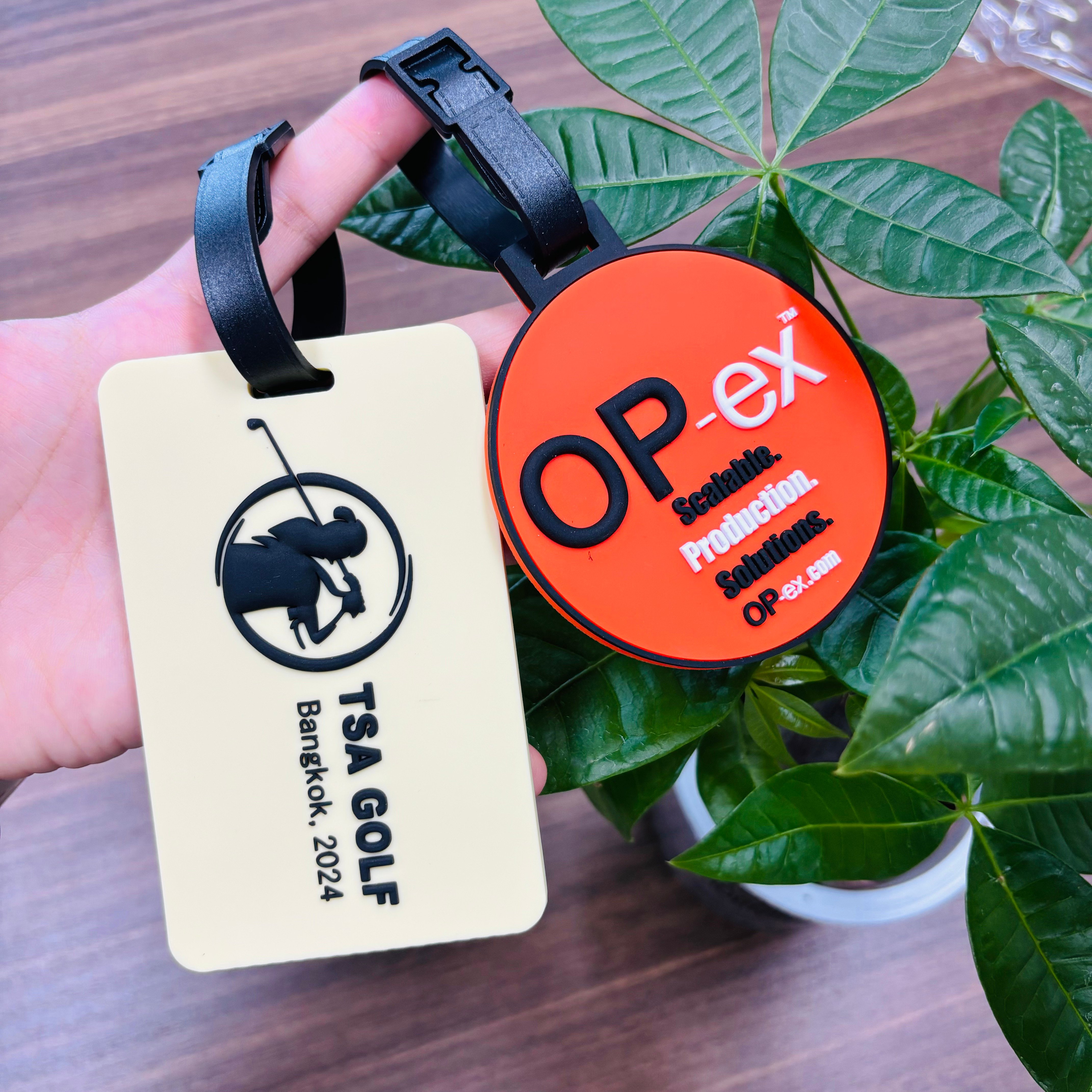OEM Personalized Bulk Custom Made no MOQ rubber luggage tags PVC Travel Sport Luggage Tag with name cards