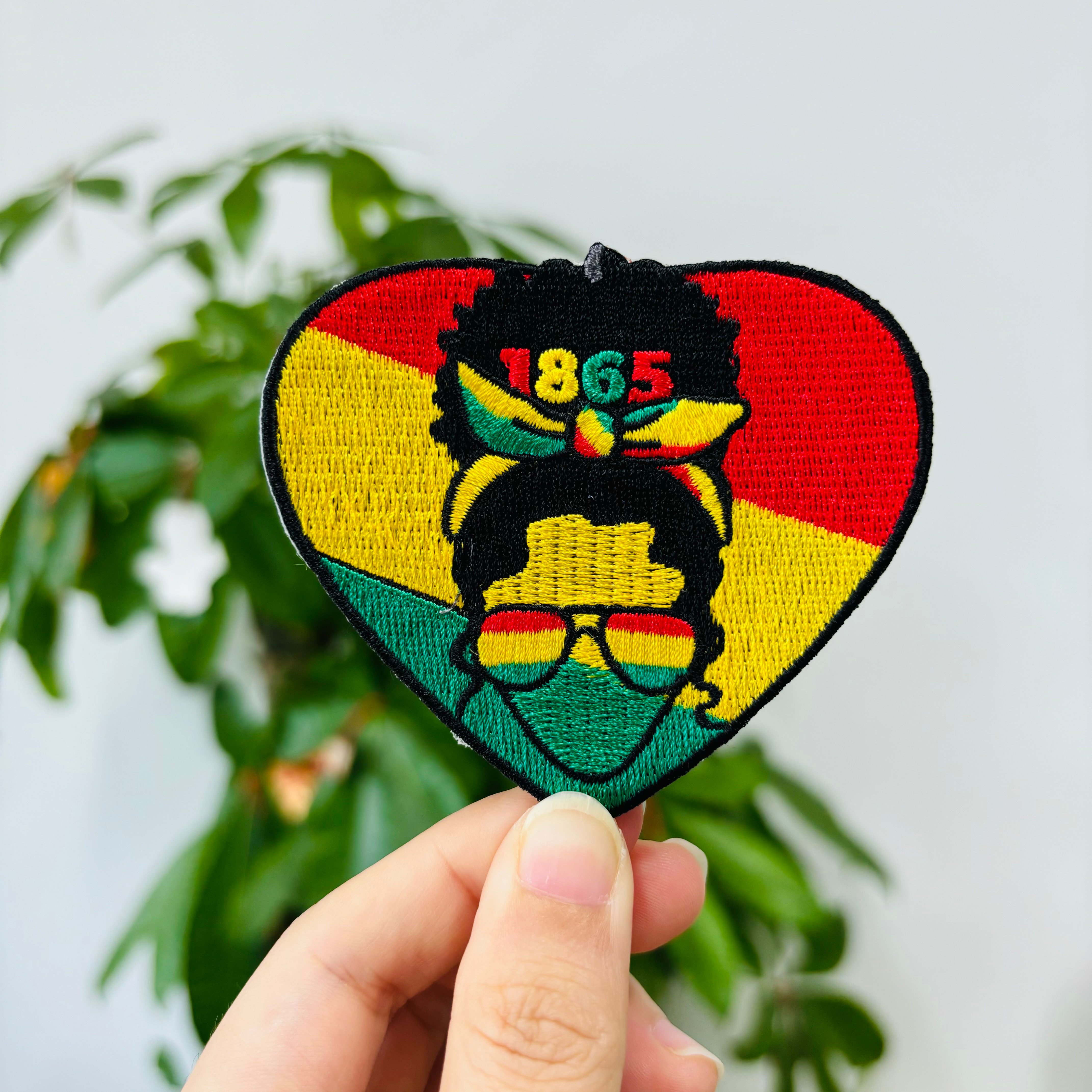 Custom Heat Press LOGO Badges Embroidered Patch Sew On Iron On Clothing Patches Custom Embroidery Patch