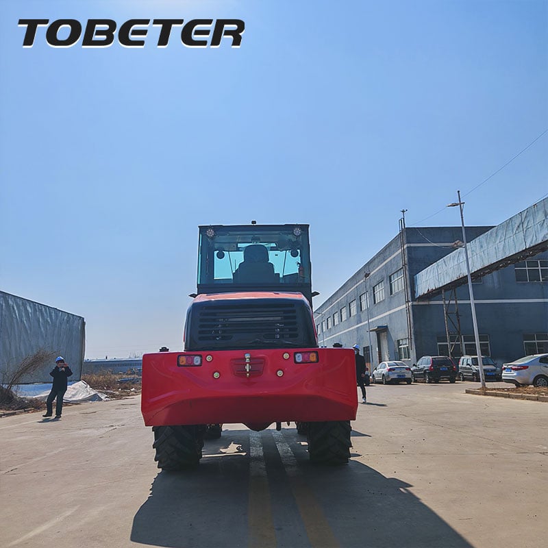 carregadeira de Rodas Articulada 6 ton H580