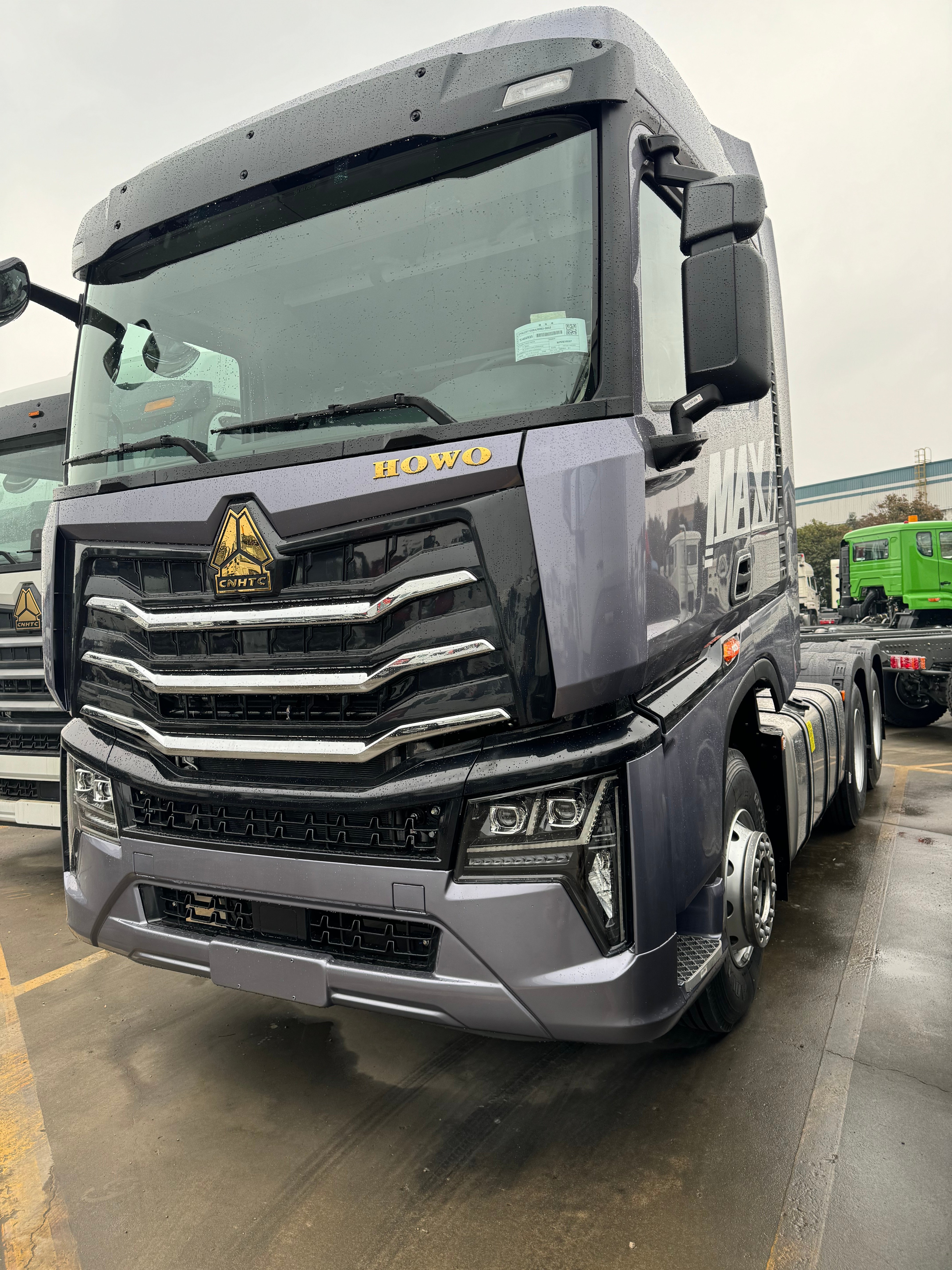 HOWO  MAX 6x2 TRACTOR TRUCK