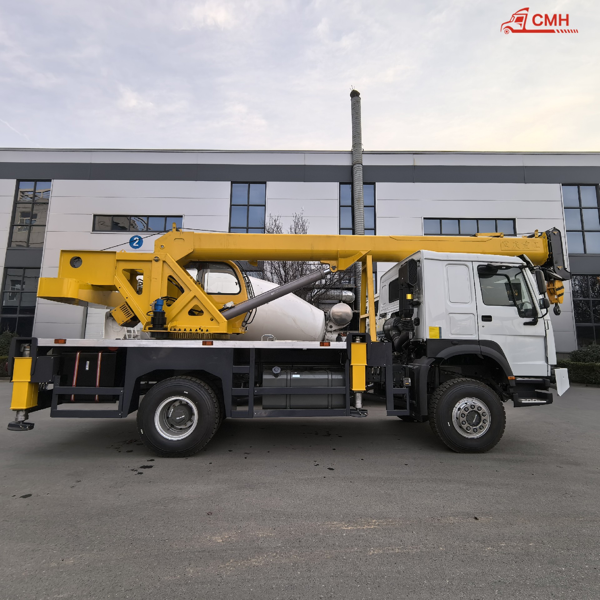 sinotuck howo truck crane 