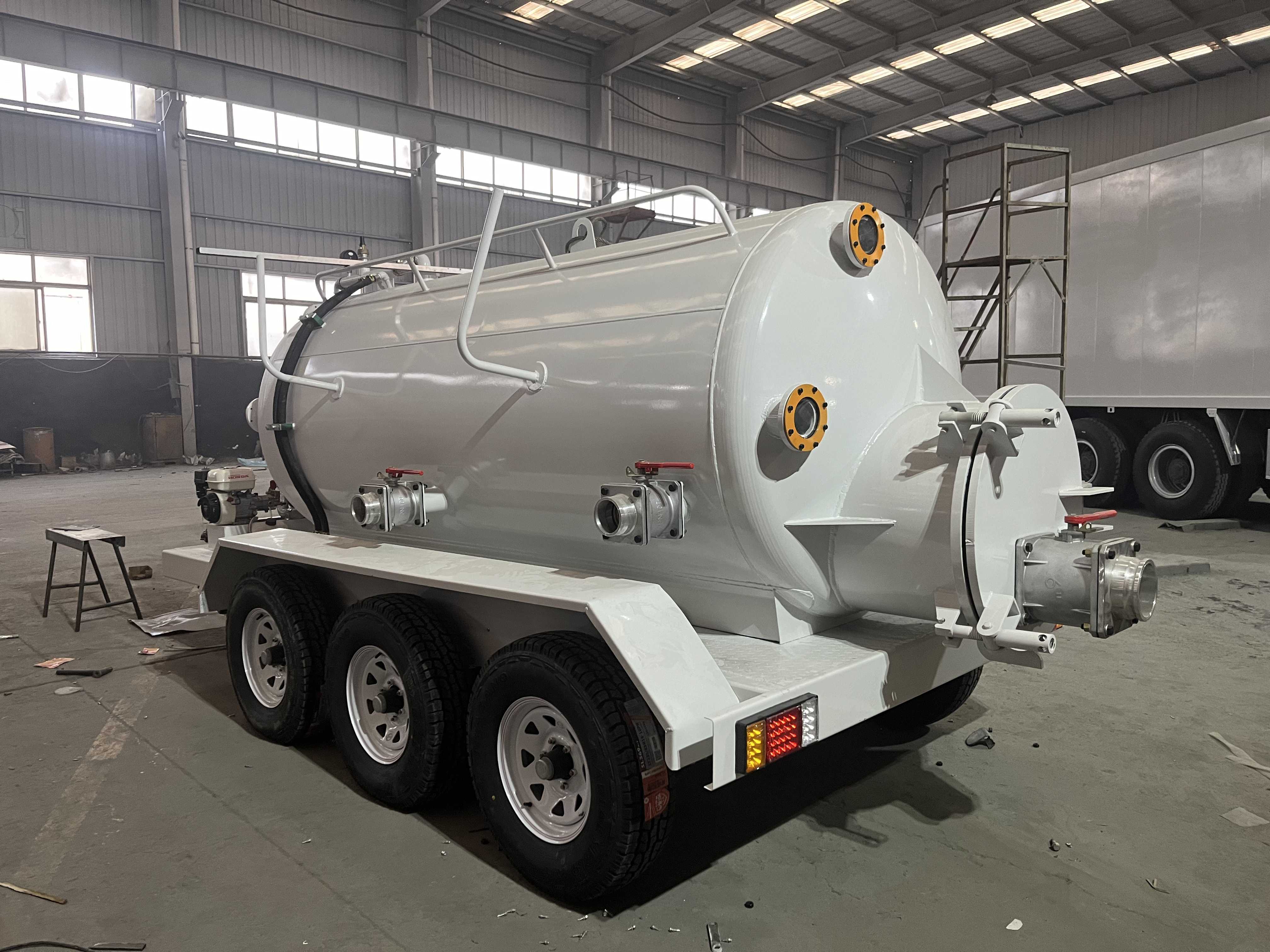 Vacuum Sewage Suction Truck 5000liter Sewage Suction Truck Mini Semi-trailer Vacuum Truck details