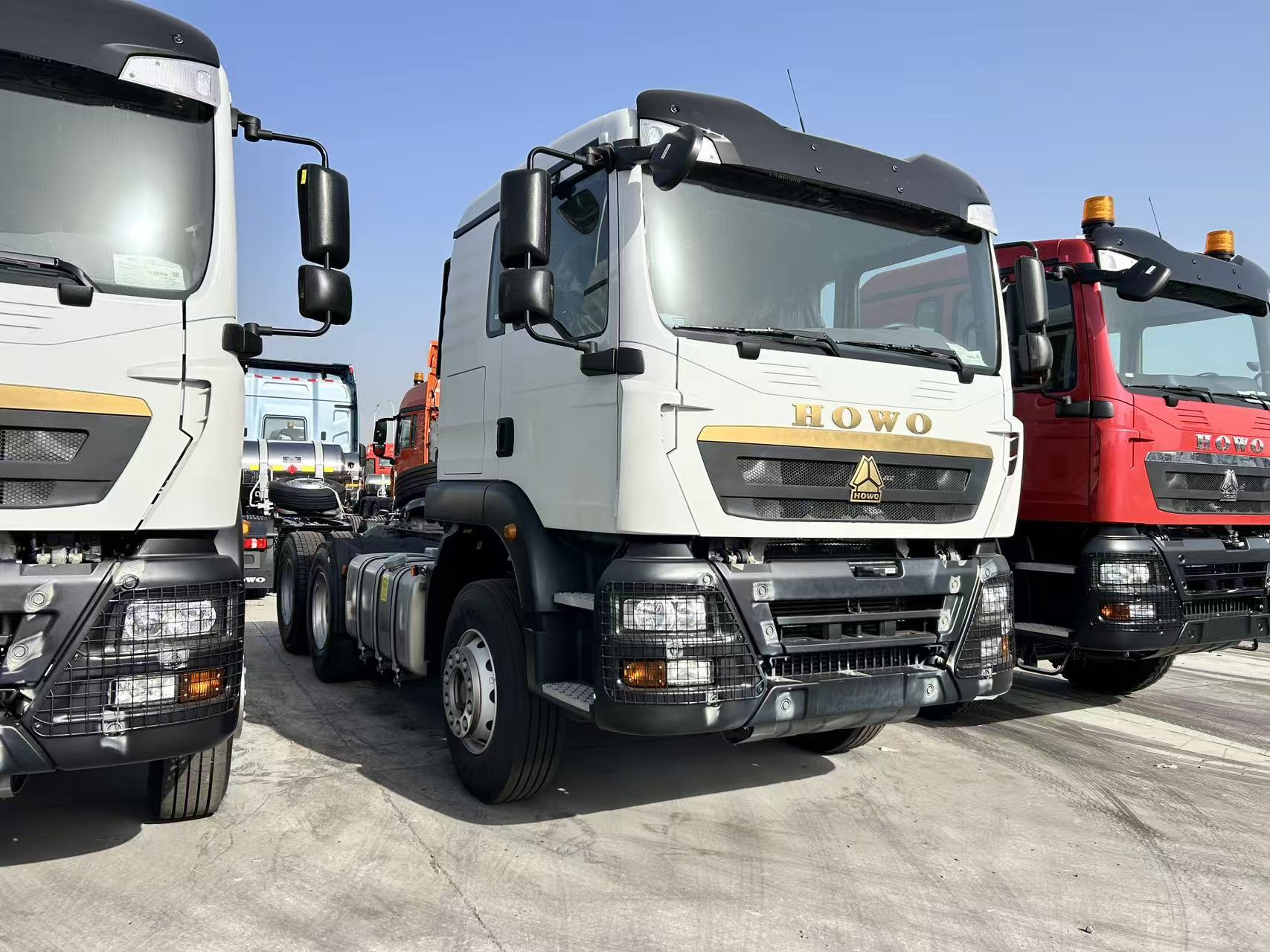 SINOTRUK HOWO High Quality TX 6X4 Tractor Truck with 371 Horsepower and 315/80R22.5 Tire Suitable All Kind of Transportation.