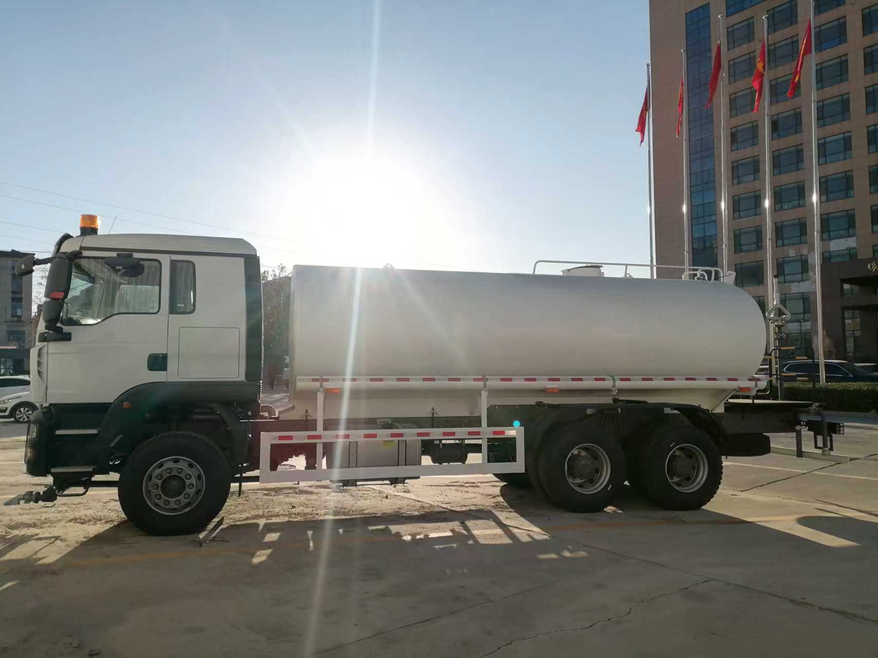 SINOTRUK HOWO TX 6x4 20 CBM Water tank Truck with Front Spray and Rear Sprinkling for Sale