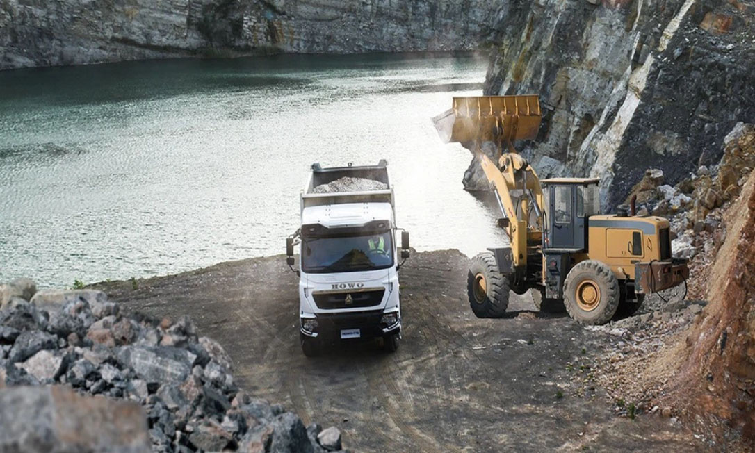 SINOTRUK HOWO T7S 6X4 TIPPER TRUCK LHD