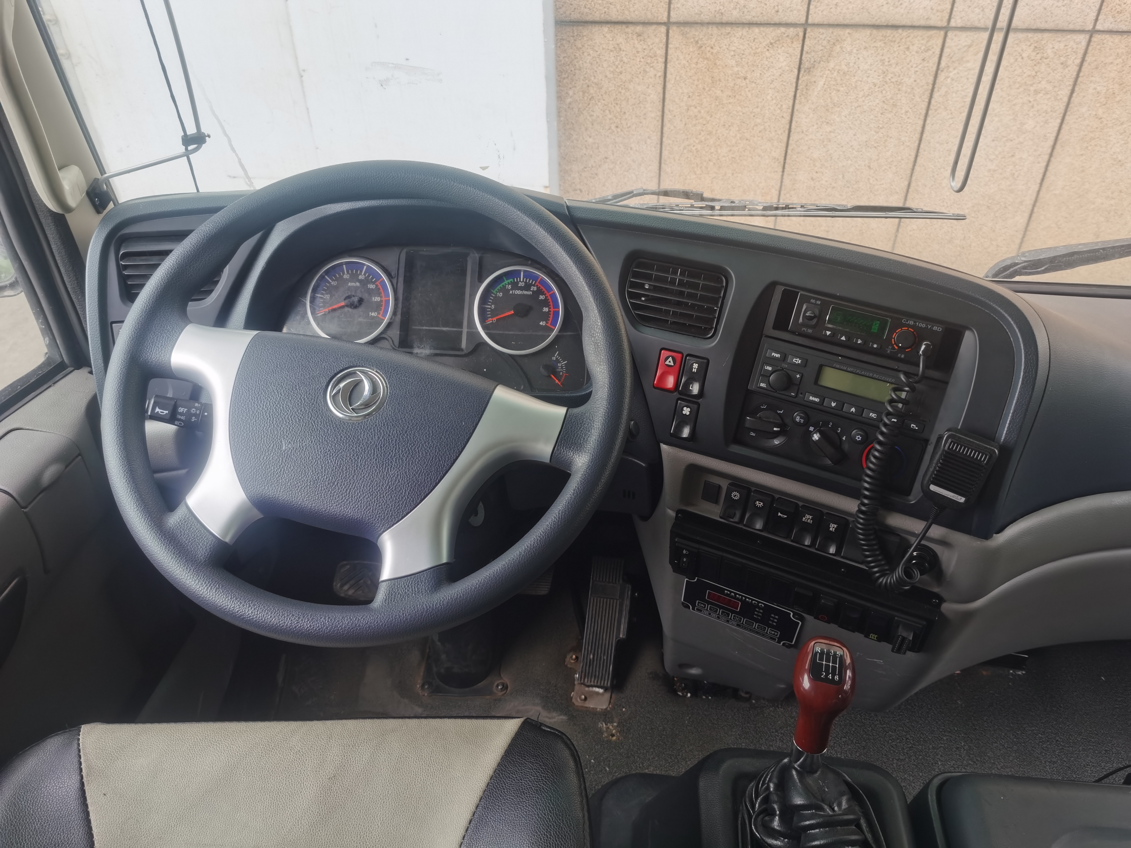 dongfeng 6x6 rough terrain bus (6).jpg