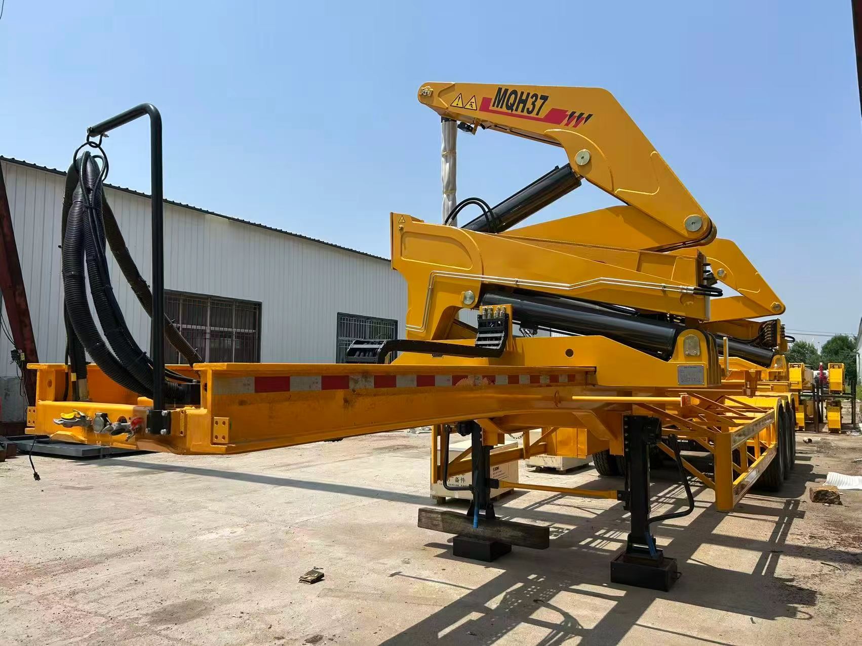 2026 Year Model CMH Brand High Quality Container Side-tipping Self-loading and Unloading Semi-trailer Low Price for Sale.