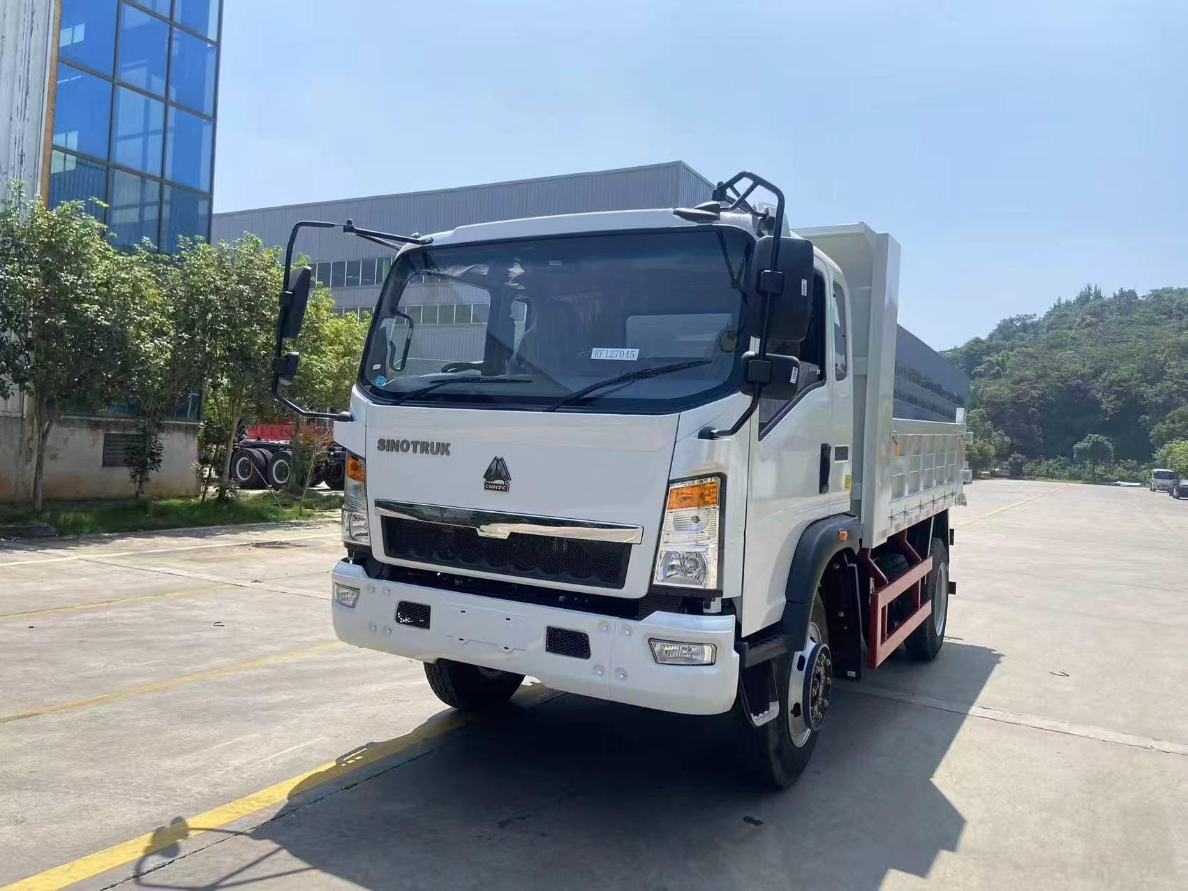 SINOTRUK HOWO 4X2 Little Dump Truck with 116 Horsepower and 5 CBM Dump Box for Sale