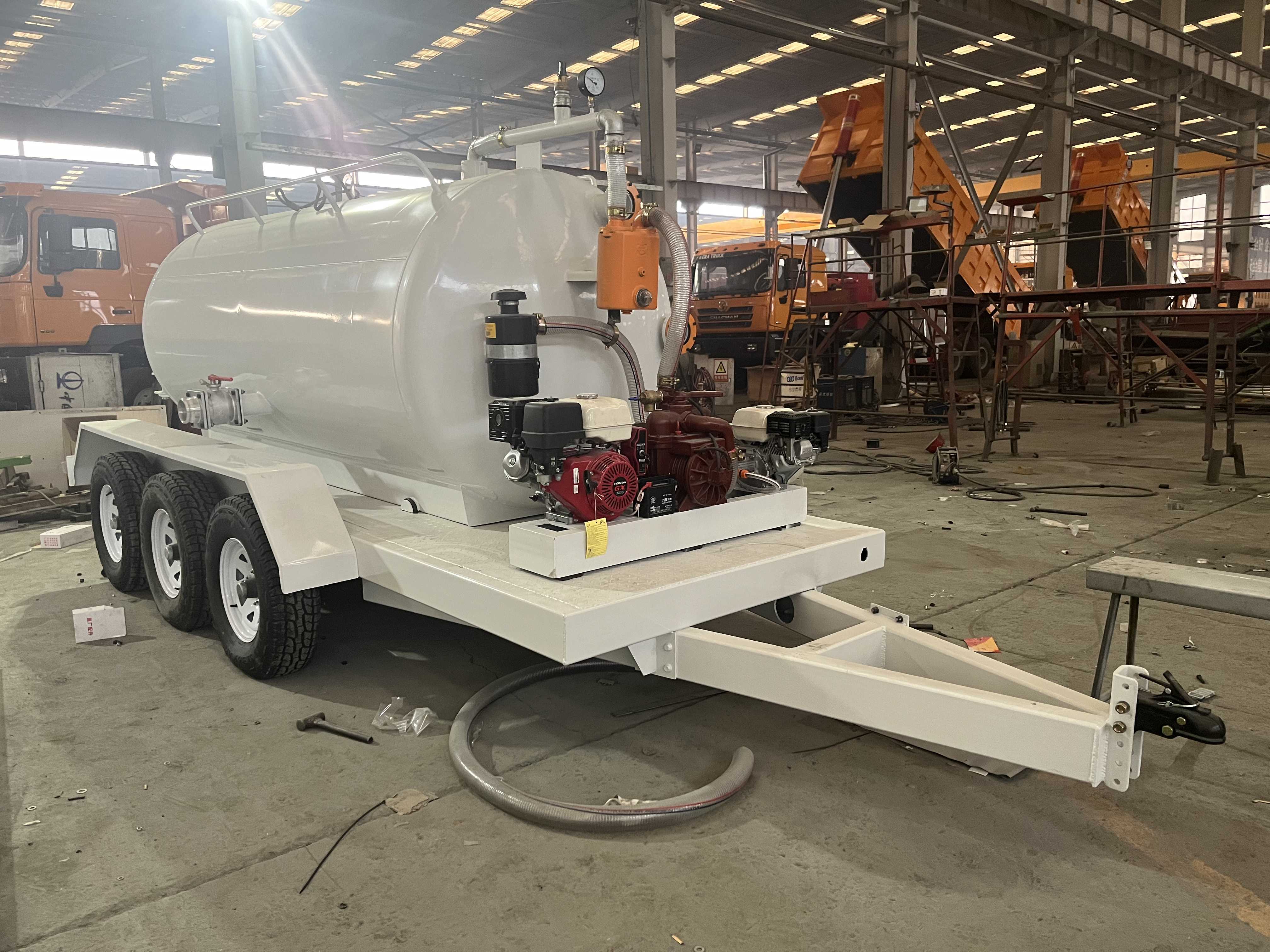 Vacuum Sewage Suction Truck 5000liter Sewage Suction Truck Mini Semi-trailer Vacuum Truck supplier