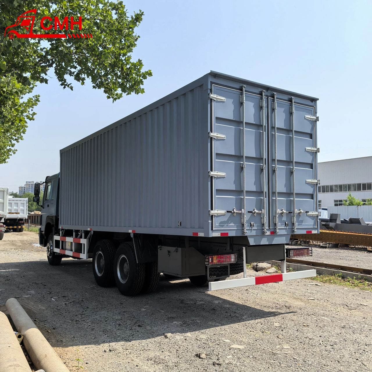 SINOTRUK HOWO 6X4 Van Cargo Truck with 371 Horsepower and 40 m³ Cargo Box Stable Quality Suitable All Kind of Transportation.