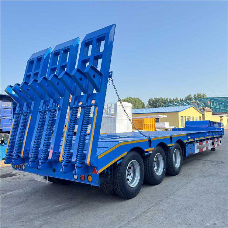 Tri Axle Low Bed Truck Trailer hot sale