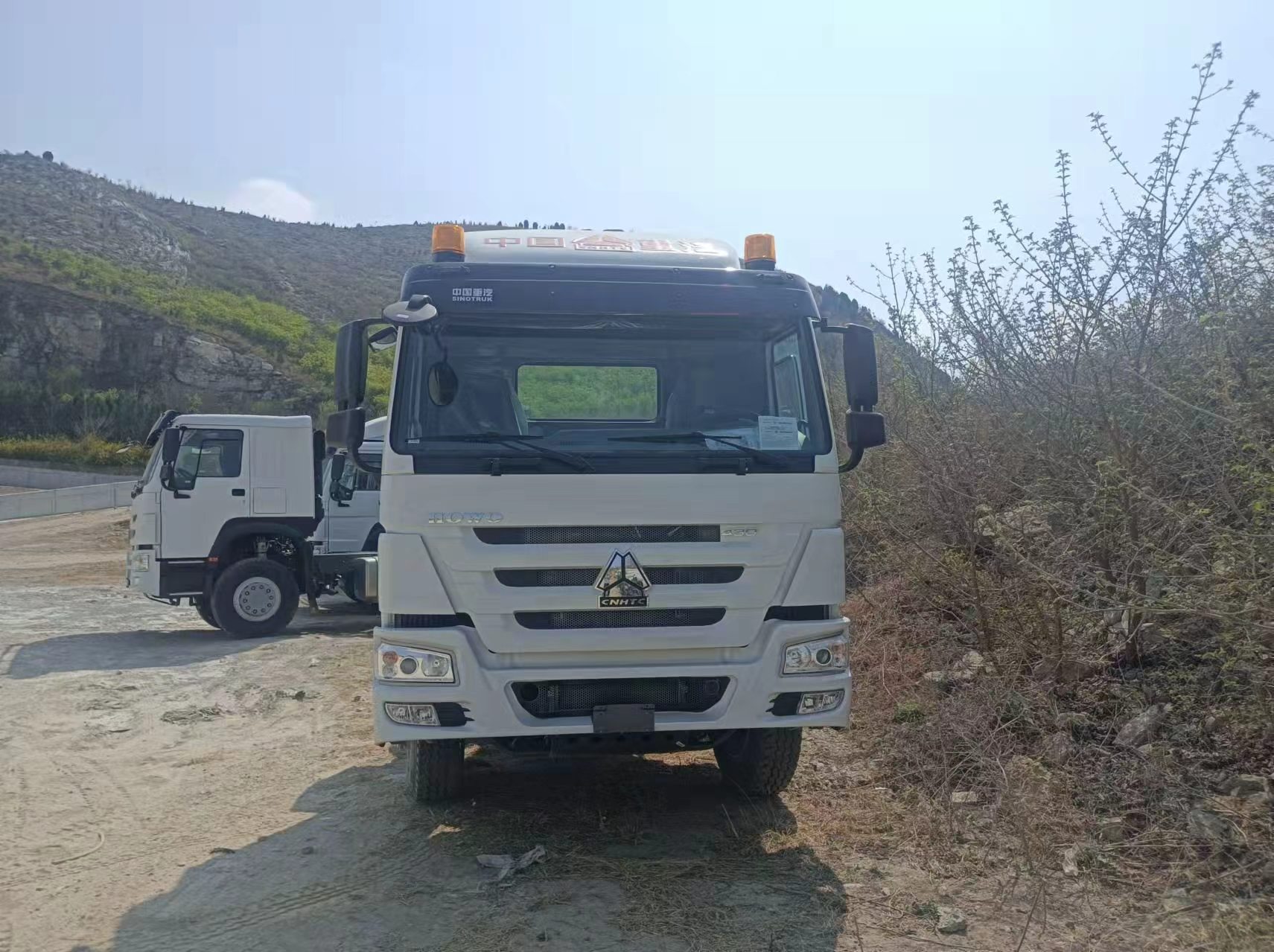 SINOTRUK HOWO 8X4 heavy duty tractor truck with 430 horsepower and good quality for sale