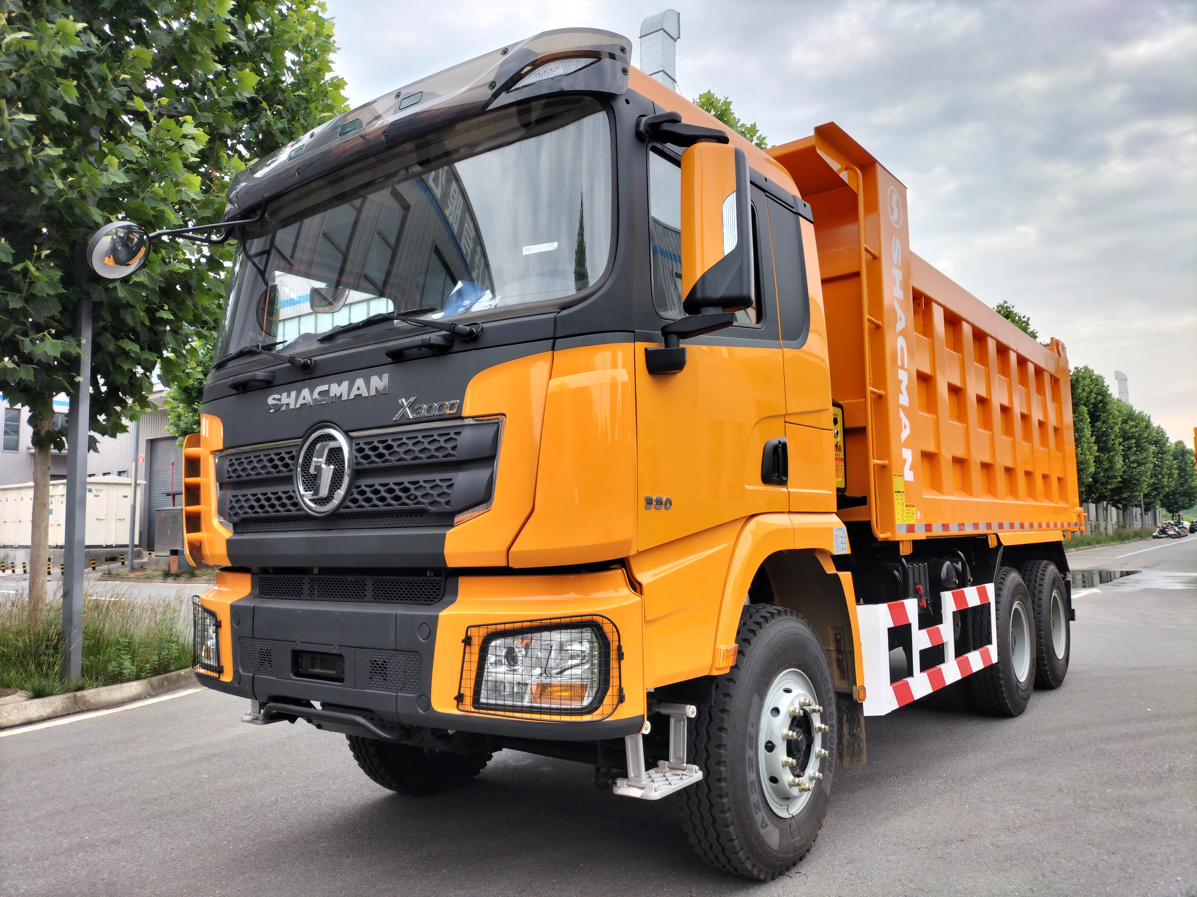 How Does a Dump Truck Hydraulic System Work?