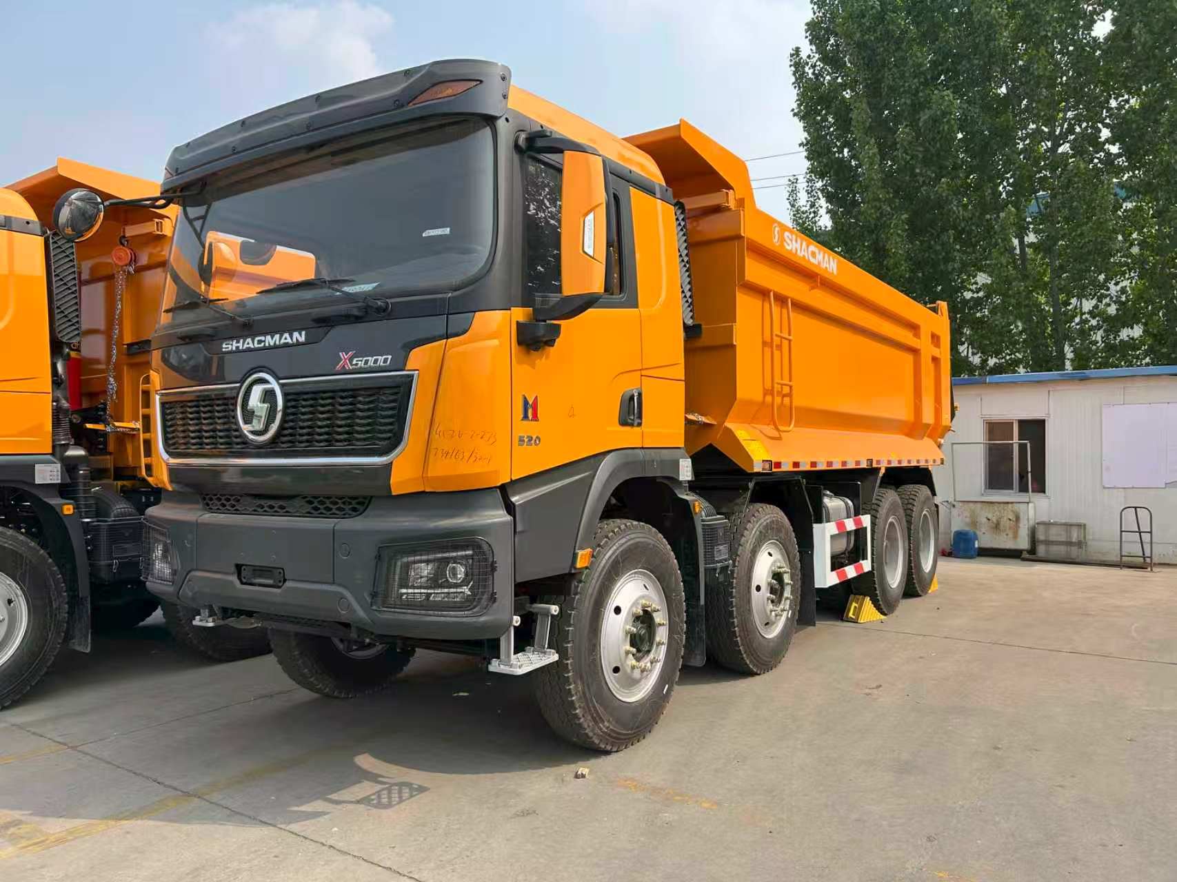 SHACMAN X5000 8X4 Heavy Duty Dump Truck with 520 Horsepower and 24 CBM Dump Box for Sale