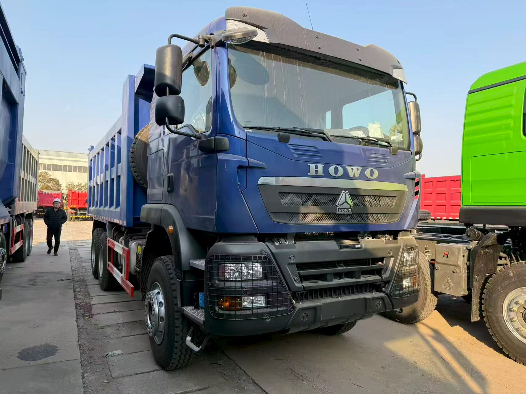 SINOTRUK HOWO TX 6X4 Heavy Duty Dump Truck with 371 Horsepower and 21 CBM Dump Box for Sale