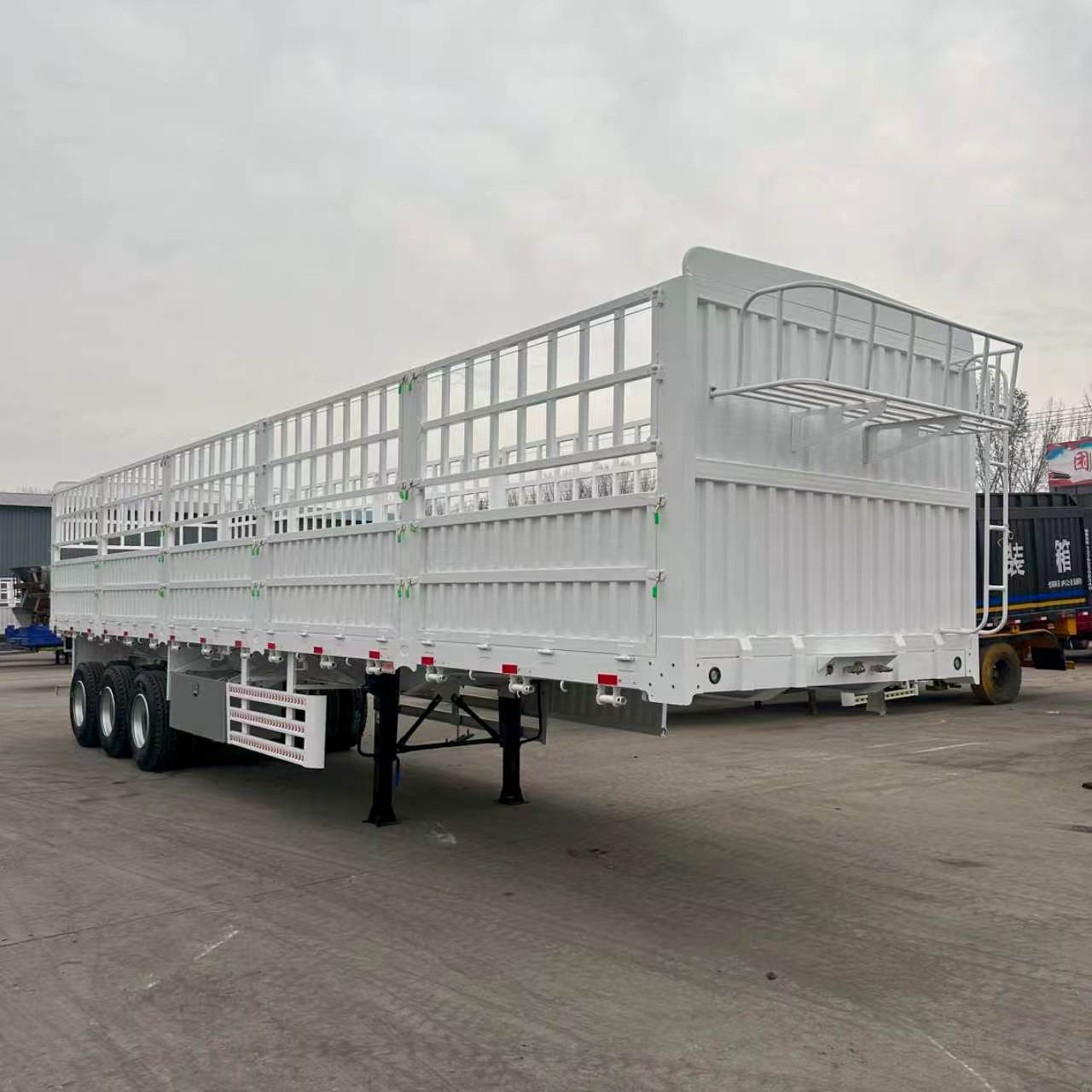 CMH 2026 Year 3 Axles Fence and Grille Semi-trailer with 12R22.5 Tires and Payload 60 Ton Good Quality and Low Price for Sale