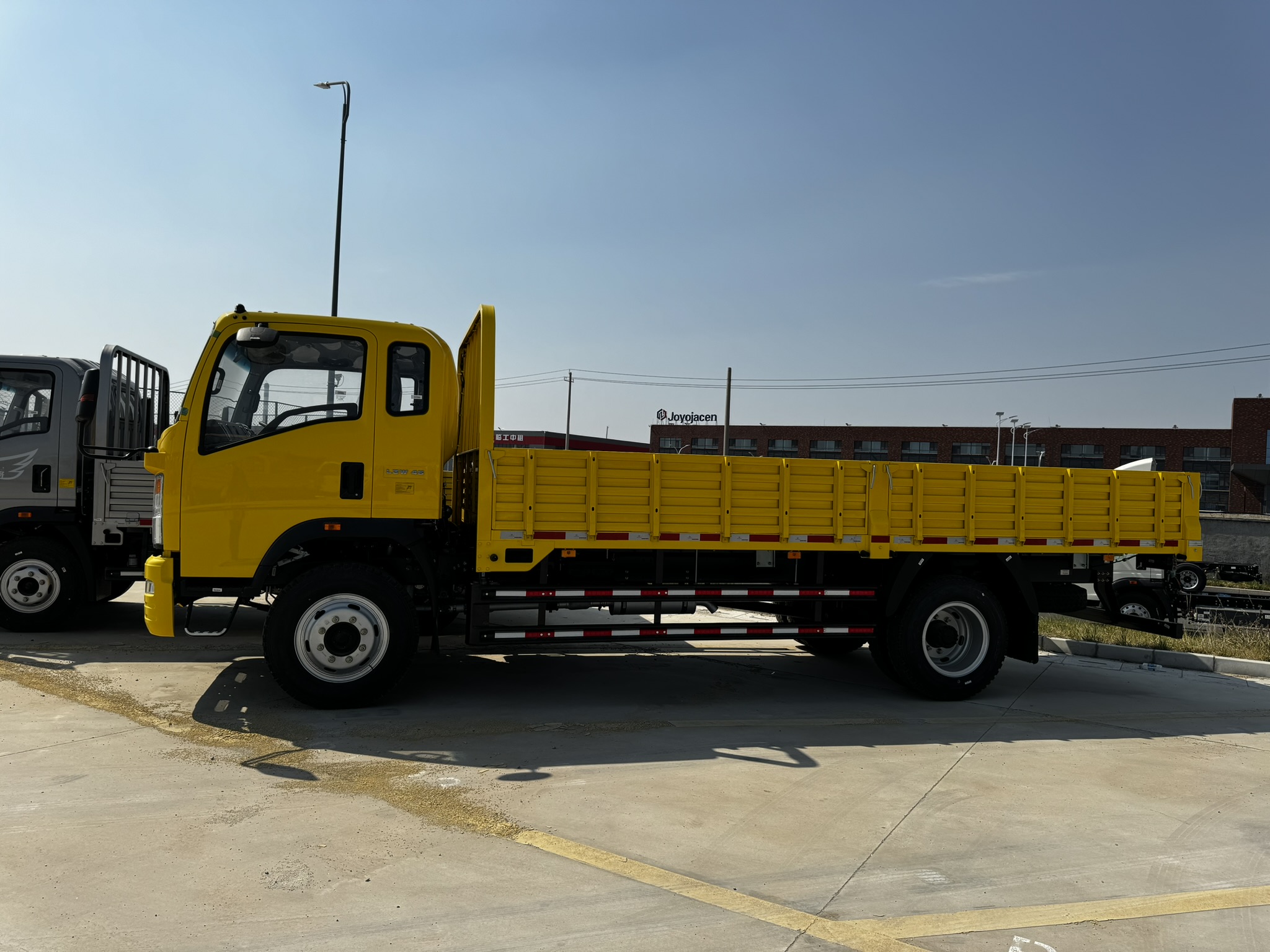  Your Trusted Source for High-Quality Removal Lorries