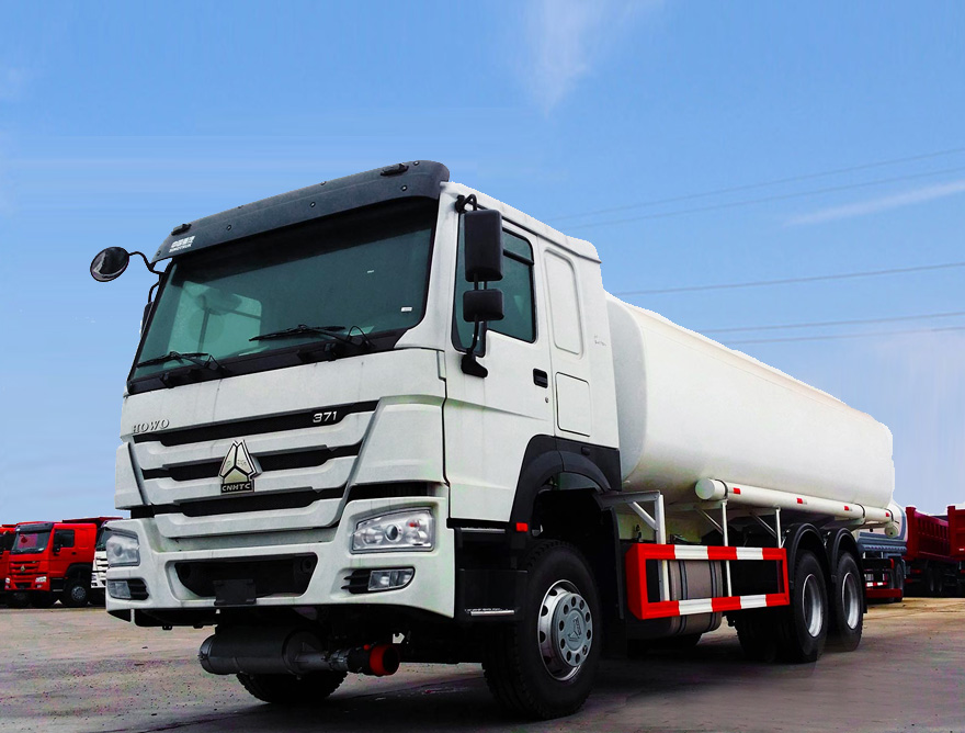SINOTRUK HOWO 6X4 OIL TANKER（20m³）