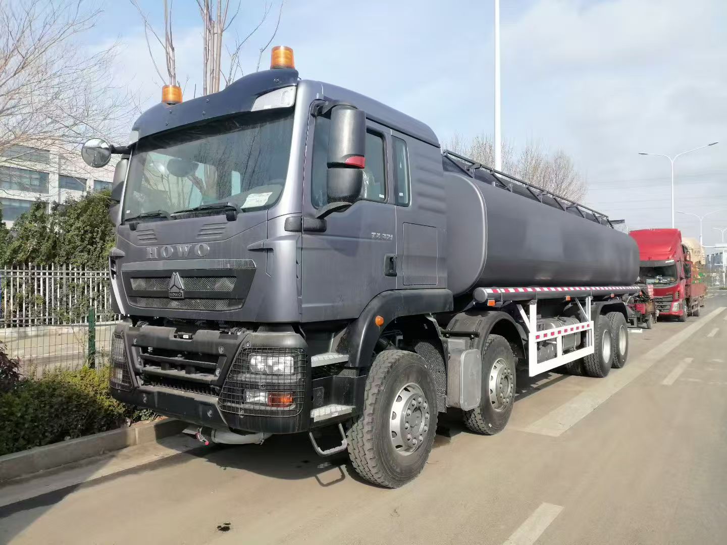 What Are the Common Tank Designs Used in Oil Tank Trucks?