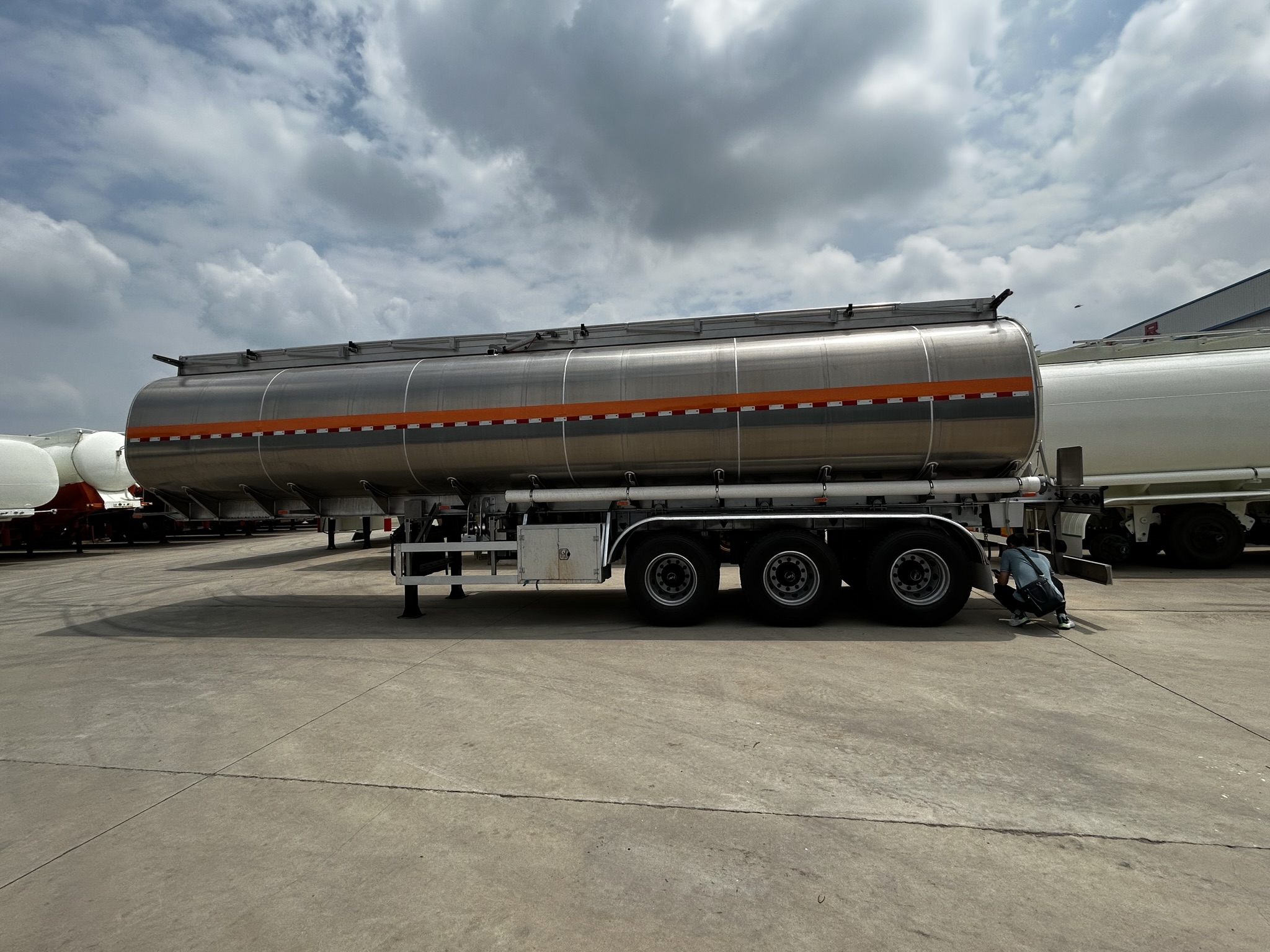 Petroleum Transporting aluminum alloy Tank Semi trailer 