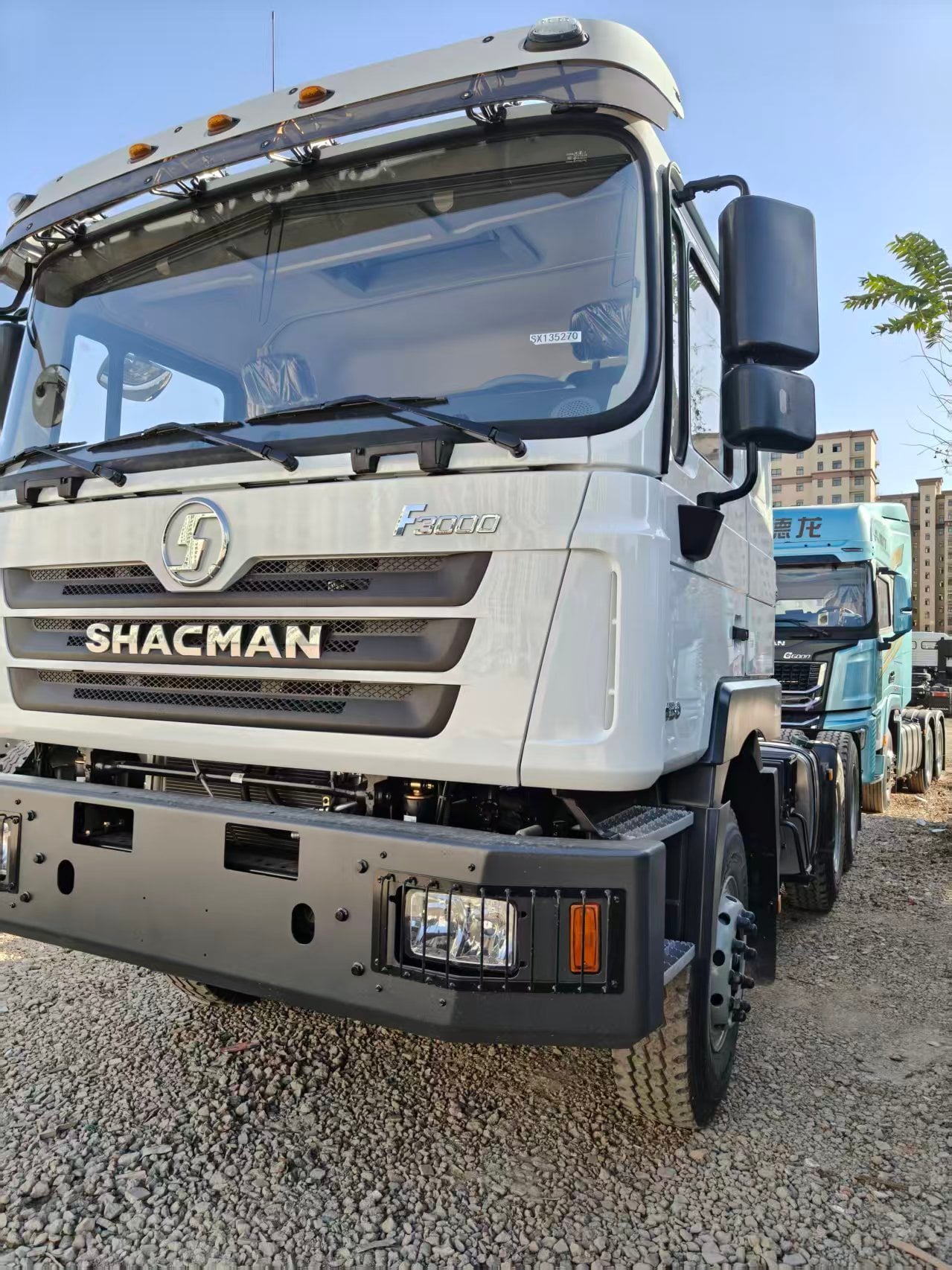 SHACMAN F3000 6X4 Tractor Truck with 380 Horsepower WEICHAI Brand Engine Powerful Performance, Suitable for Long-haul Transport.
