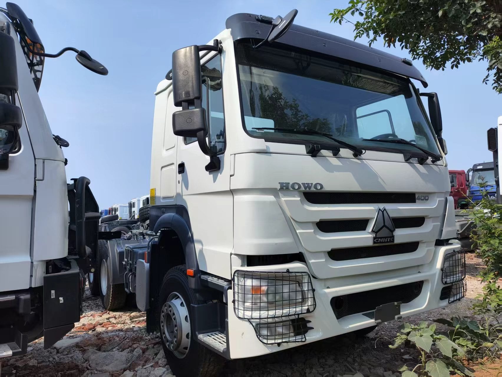 SINOTRUK HOWO 6X4 Tractor Truck with 400 Horsepower WEICHAI Engine and 315/80R22.5 Tires Suitable All Kind of Transportation.
