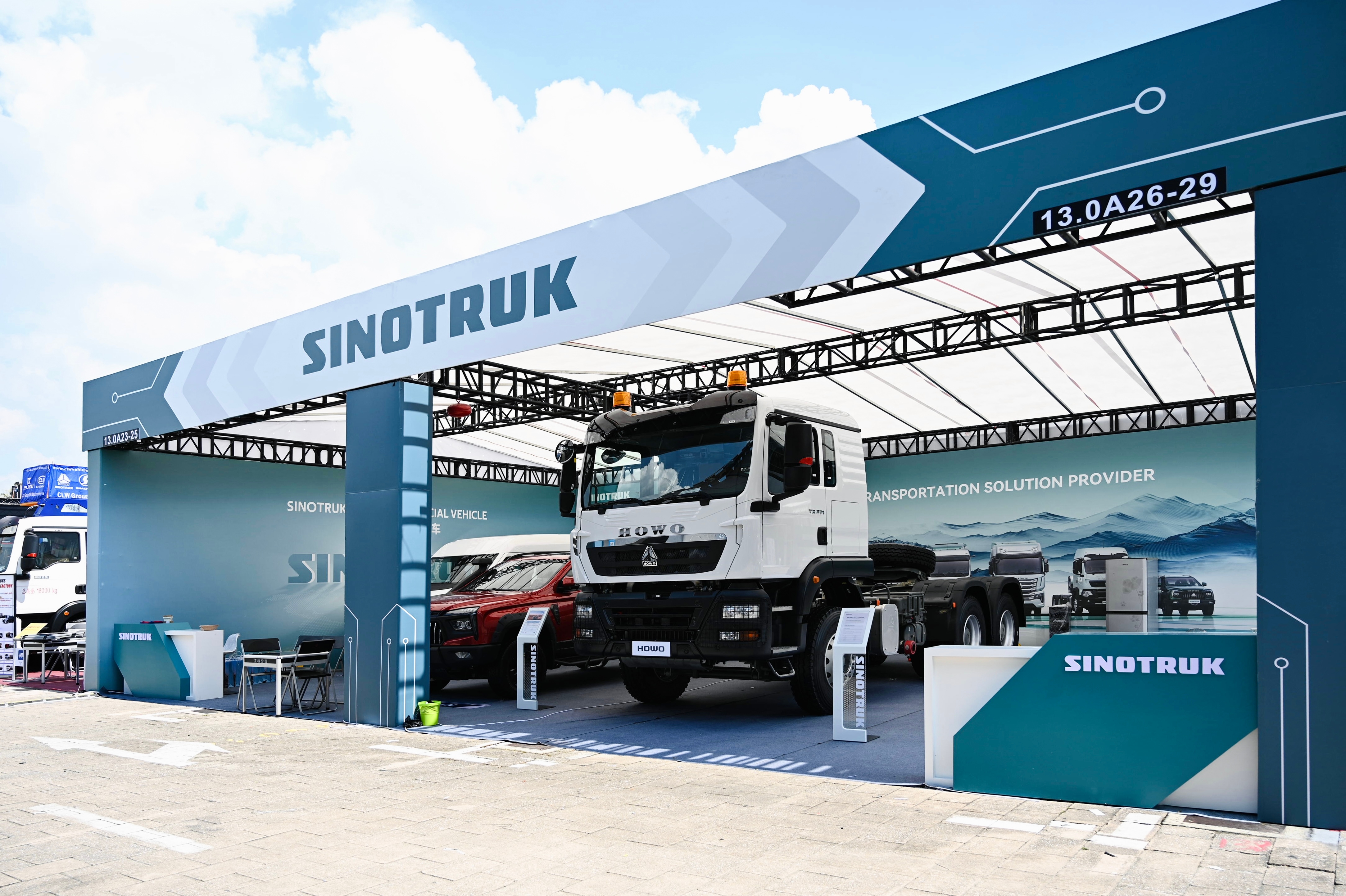 A Grand Debut | China National Heavy Duty Truck Group Shines at the 138th Canton Fair