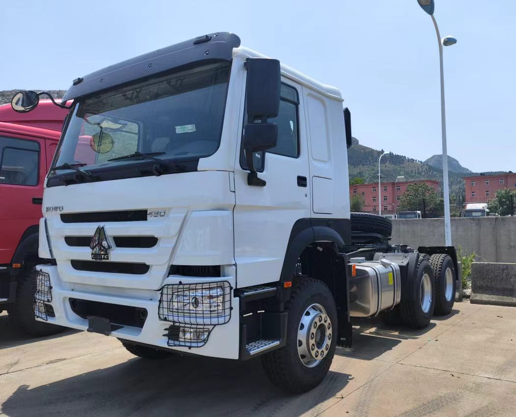 SINOTRUK HOWO 6X4 Heavy Duty Tractor Truck with 430 Horsepower Good Quality for Sale