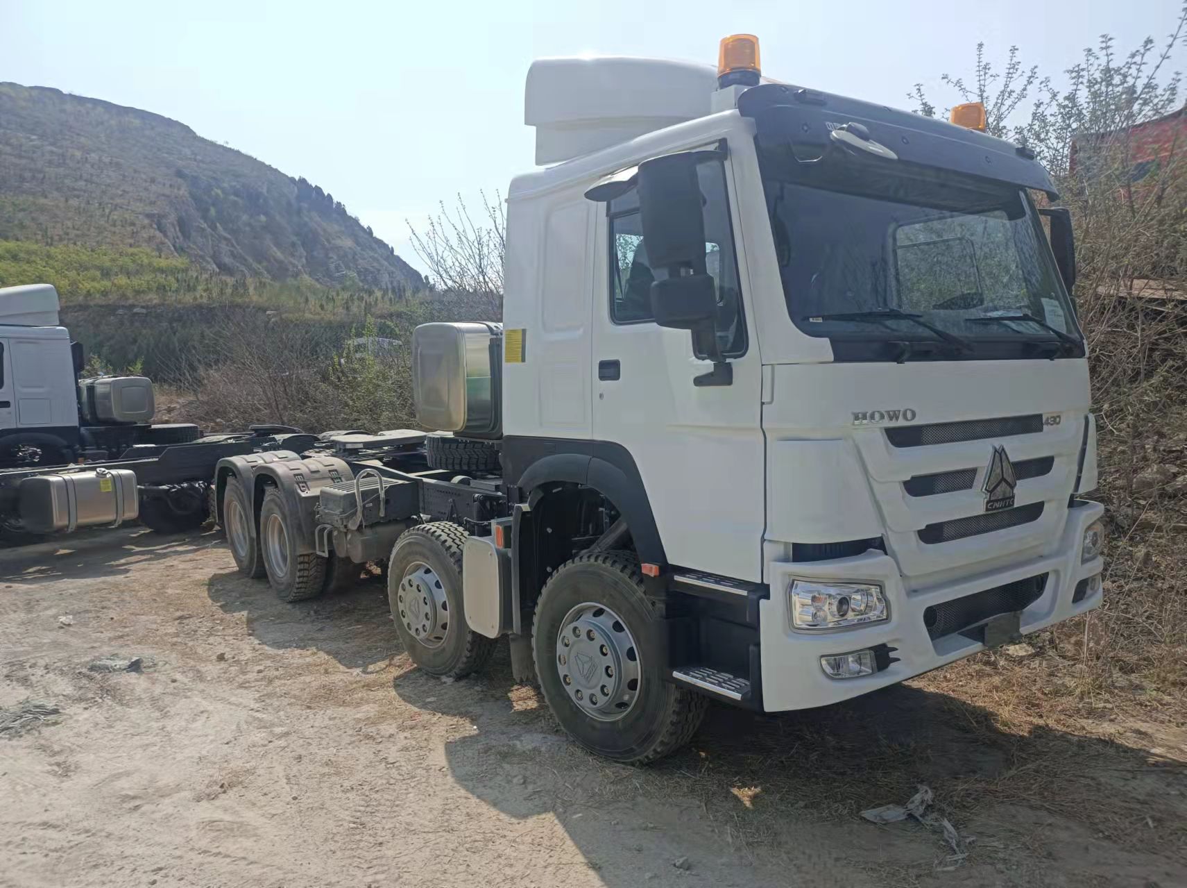SINOTRUK HOWO 8X4 High Quality Tractor Truck with 430 Horsepower and 12.00R20 Tires Applicable to the Transportation Industry