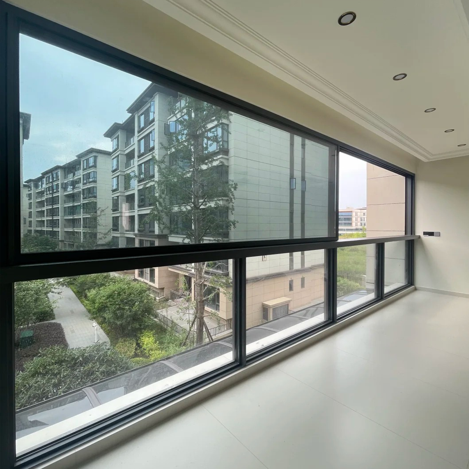 What Makes Aluminium Sliding Windows the Ideal Choice for Balconies?