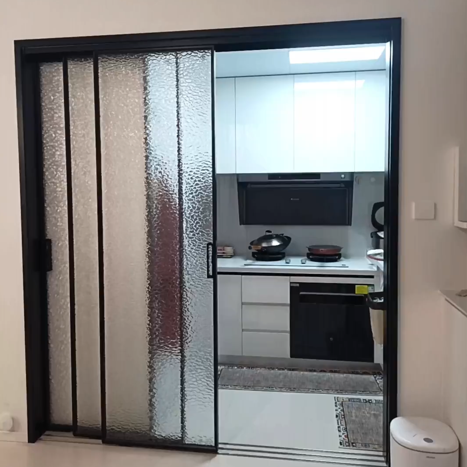 What Are the Latest Trends in Aluminum Kitchen Door Designs?