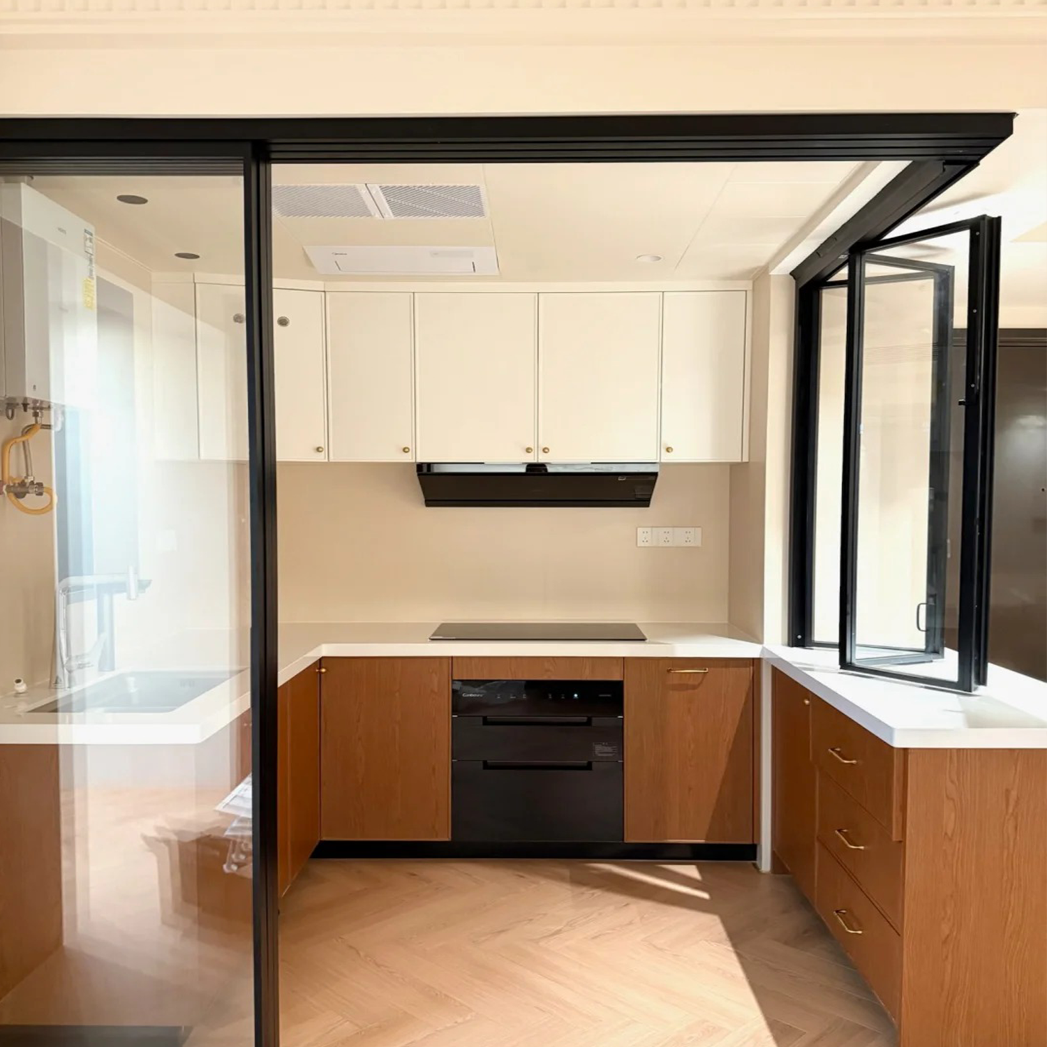 How Aluminium Sliding Stacking Doors Enhance Indoor-Outdoor Living Spaces