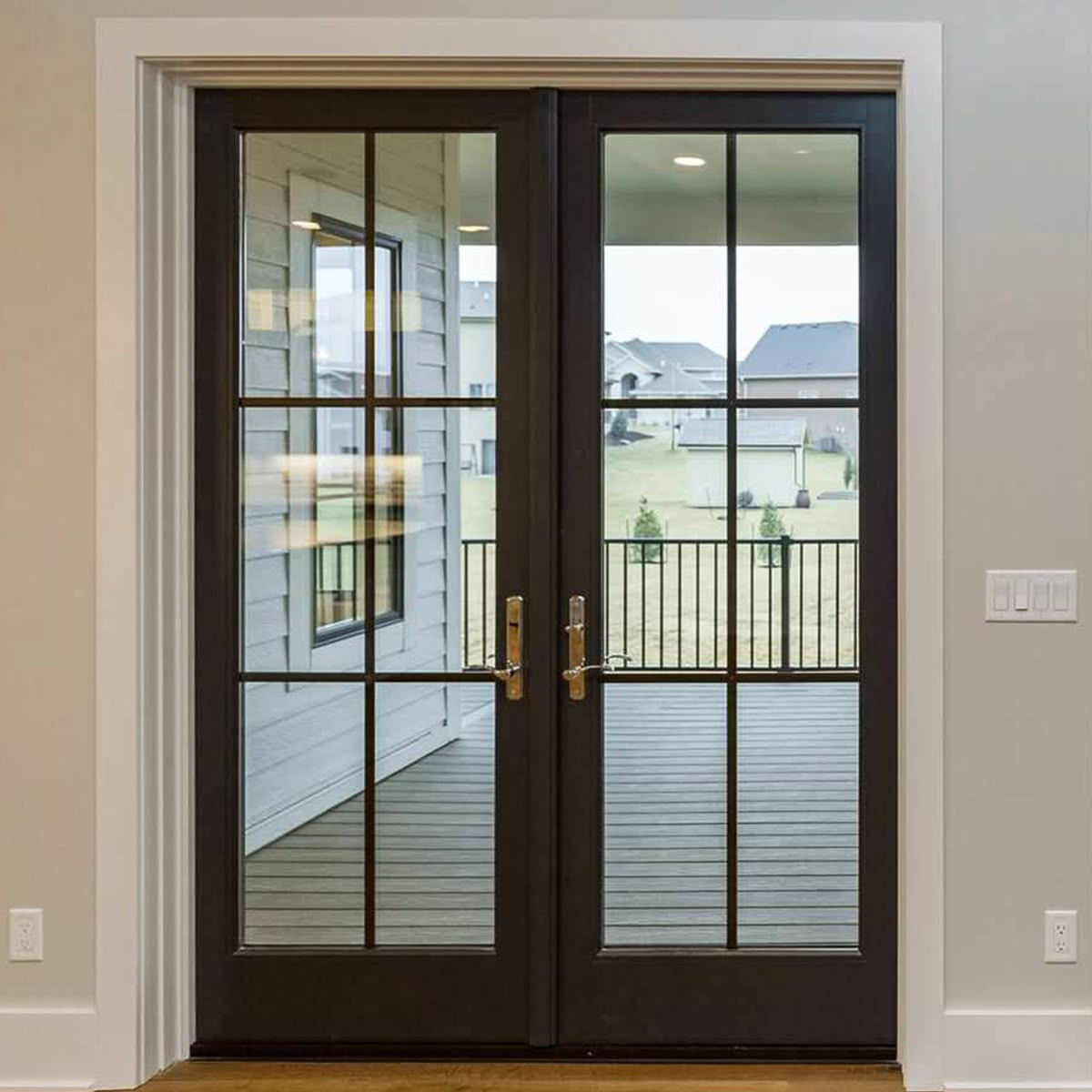 How Aluminium Storefront Doors Enhance Your Storeu2019s Curb Appeal