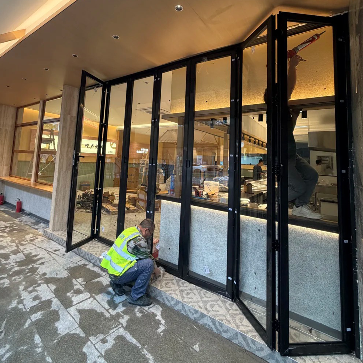 What Features Should You Look for in Wholesale Aluminum Storm Doors?