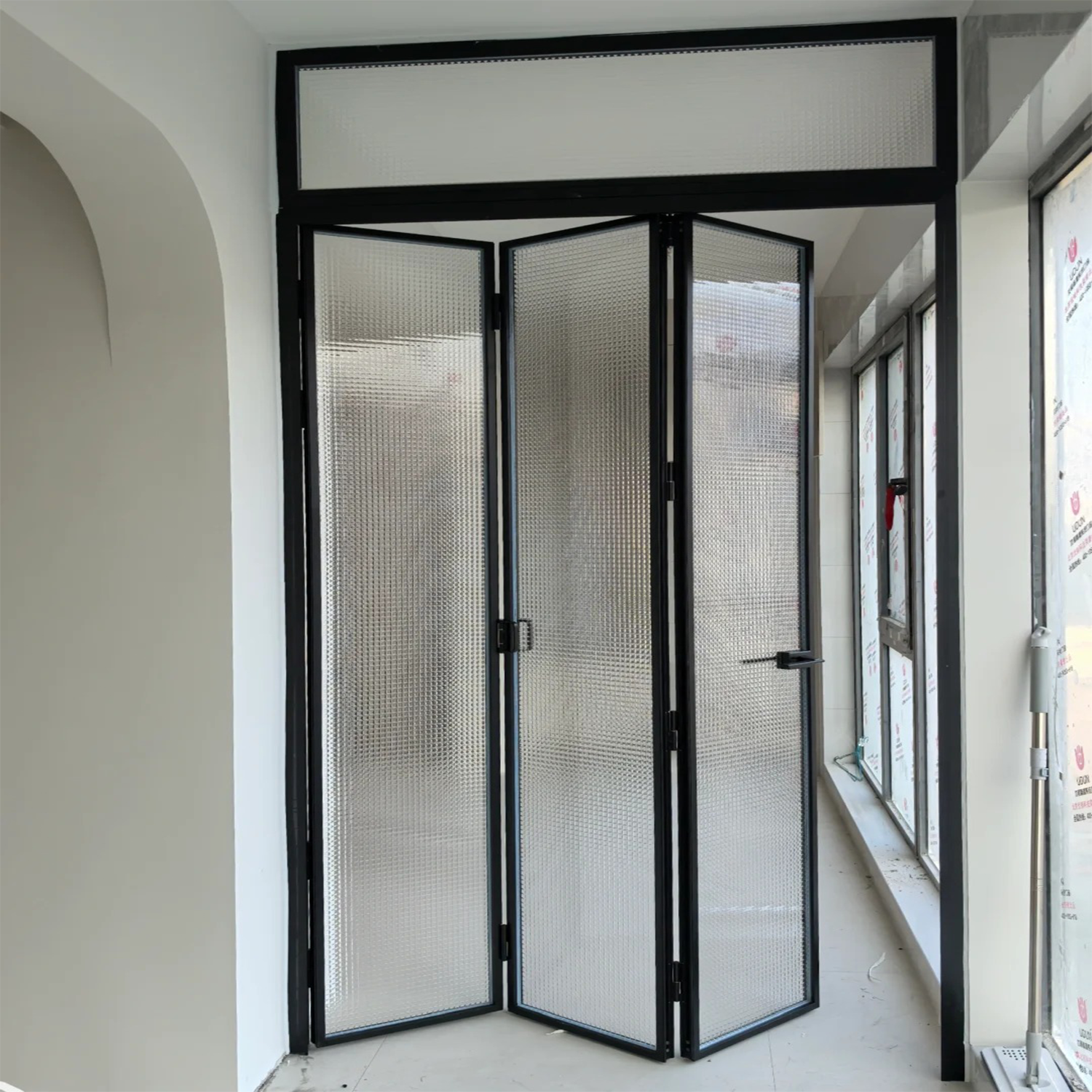 How Aluminium Bifold Glass Doors Enhance Natural Light and Outdoor Views?